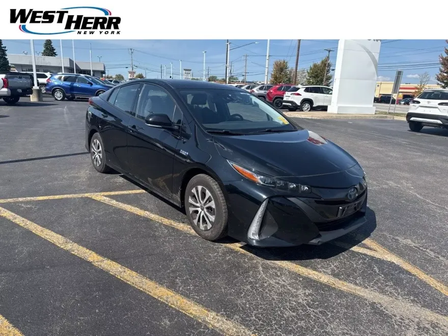 2020 Toyota Prius Prime LE photo 1