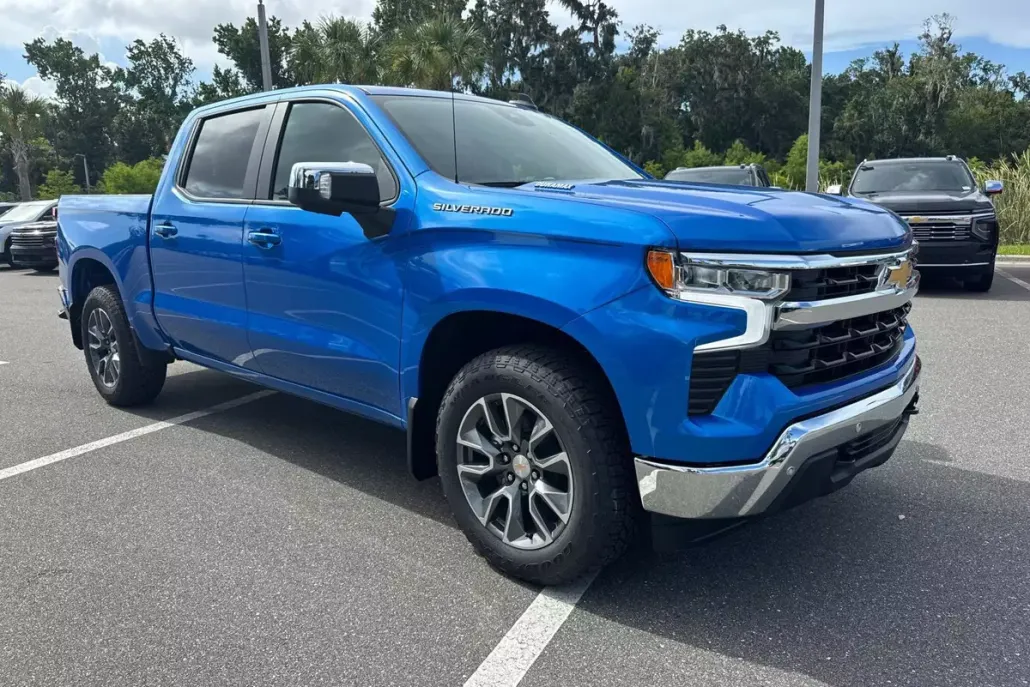 2025 Chevrolet Silverado 1500 LT photo 1