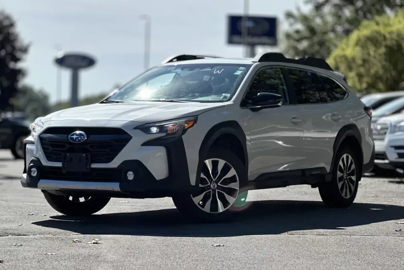 2023 Subaru Outback Limited photo 1