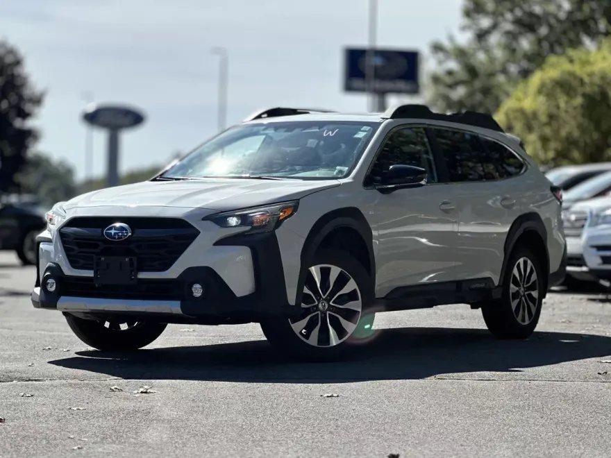 2023 Subaru Outback Limited photo 1