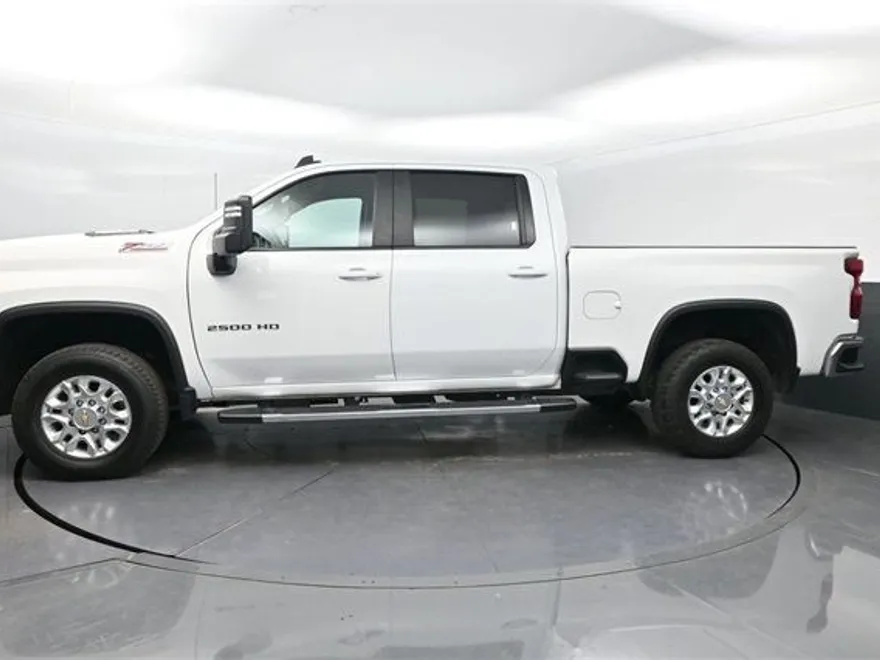 2024 Chevrolet Silverado 2500HD LT photo 1