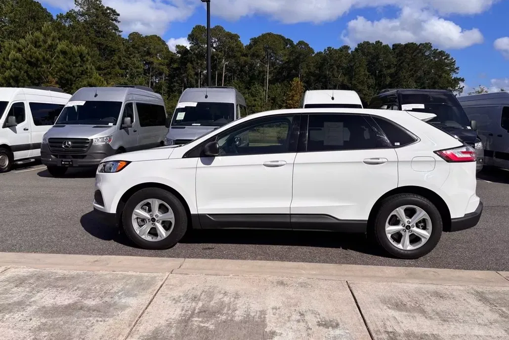 2023 Ford Edge SE photo 1