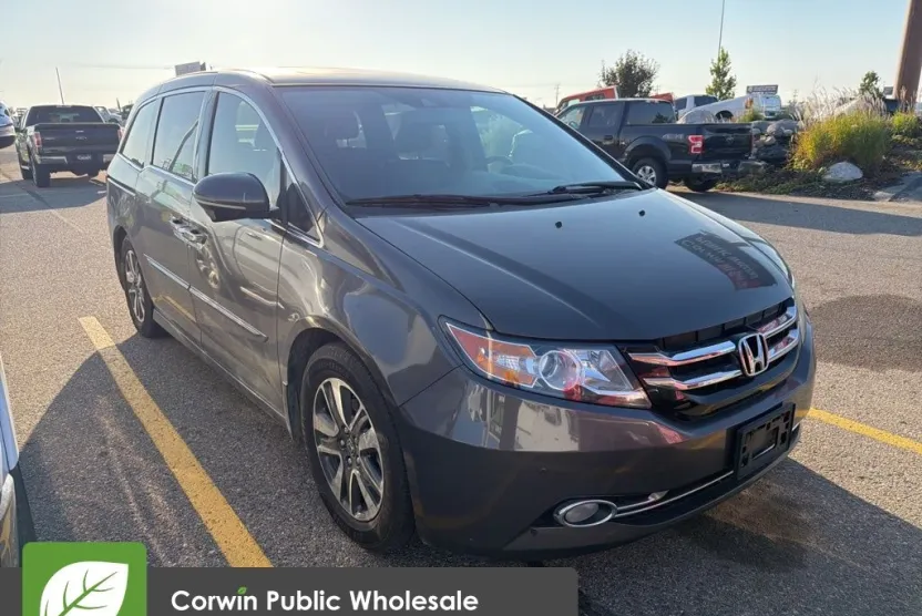 2017 Honda Odyssey Touring photo 1