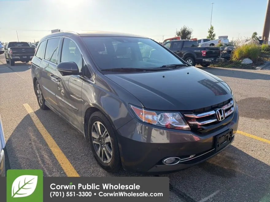2017 Honda Odyssey Touring photo 1