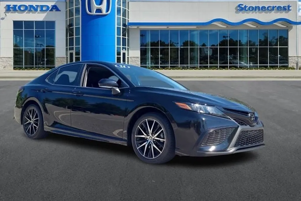 2024 Toyota Camry SE photo 1