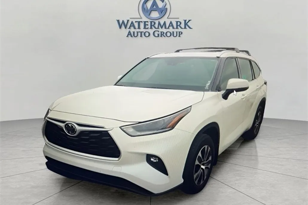 2021 Toyota Highlander XLE photo 1