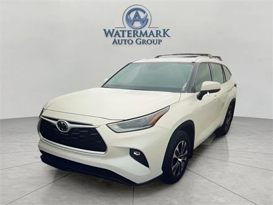 2021 Toyota Highlander XLE photo 1