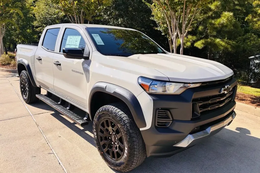 2026 Chevrolet Colorado Trail Boss photo 1