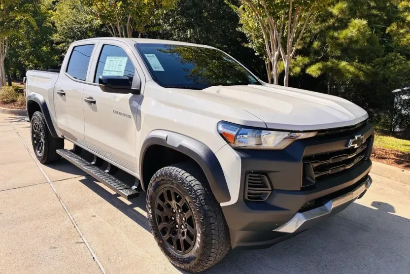 2026 Chevrolet Colorado Trail Boss photo 1