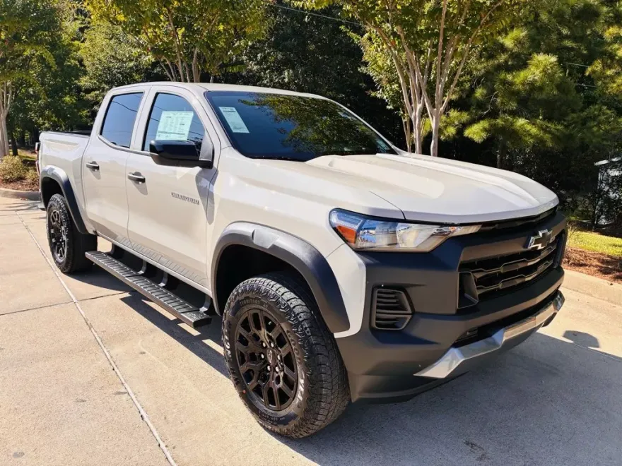 2026 Chevrolet Colorado Trail Boss photo 1