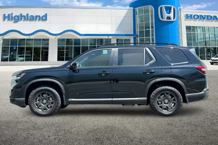 2025 Honda Pilot TrailSport photo 1