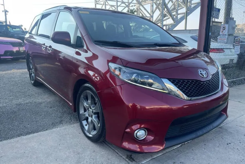 2015 Toyota Sienna photo 1