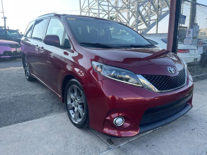 2015 Toyota Sienna photo 1