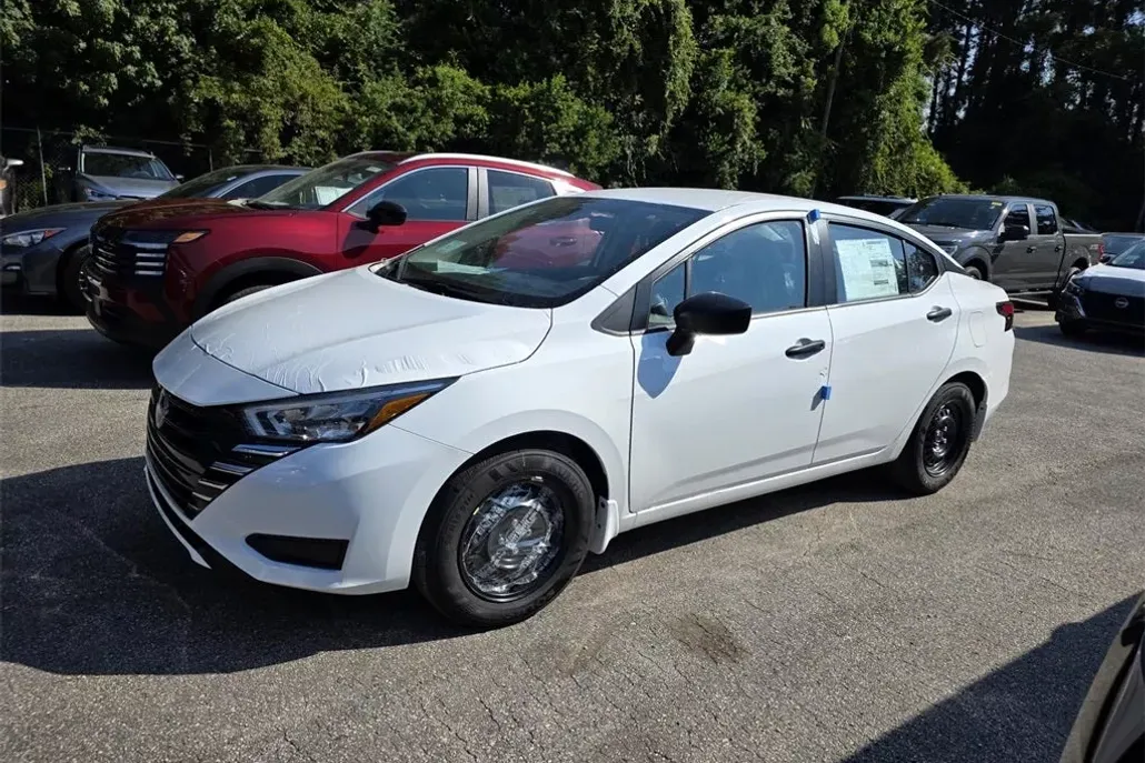 2025 Nissan Versa 1.6 S photo 1