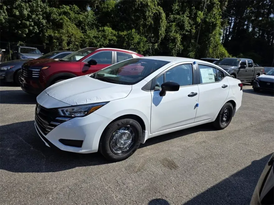 2025 Nissan Versa 1.6 S photo 1
