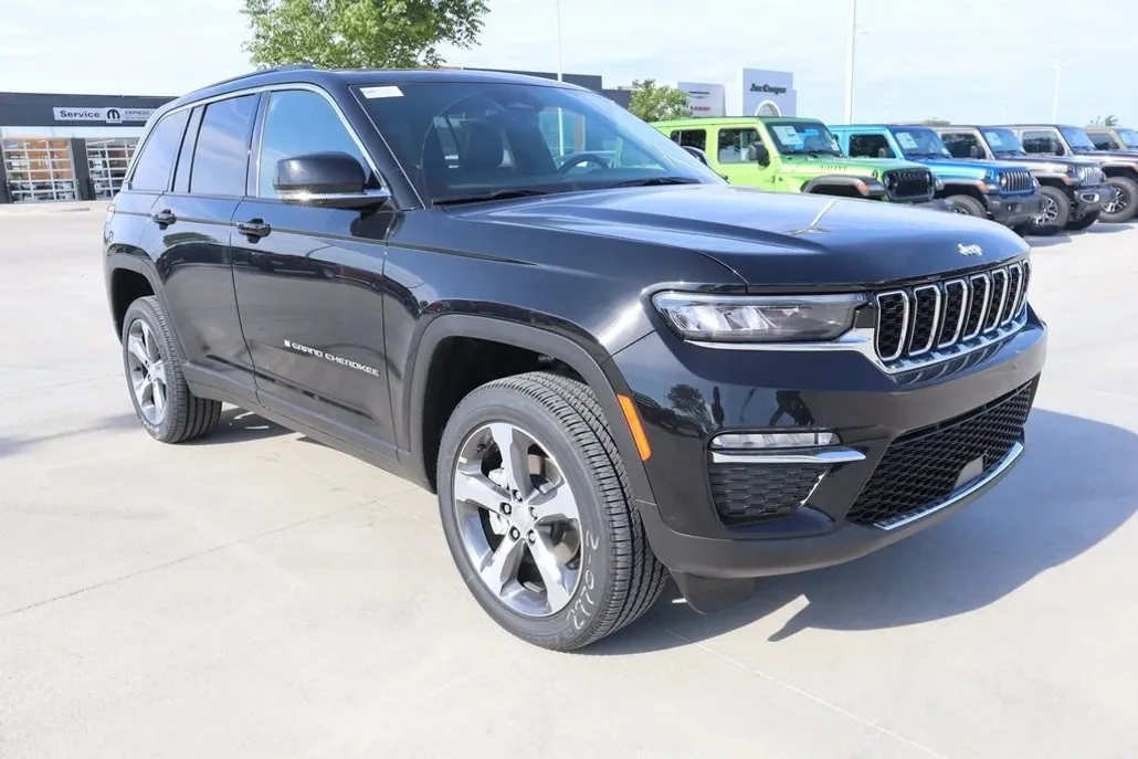 2025 Jeep Grand Cherokee Limited photo 1
