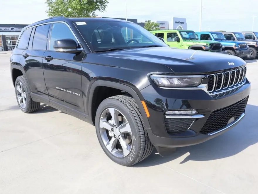 2025 Jeep Grand Cherokee Limited photo 1
