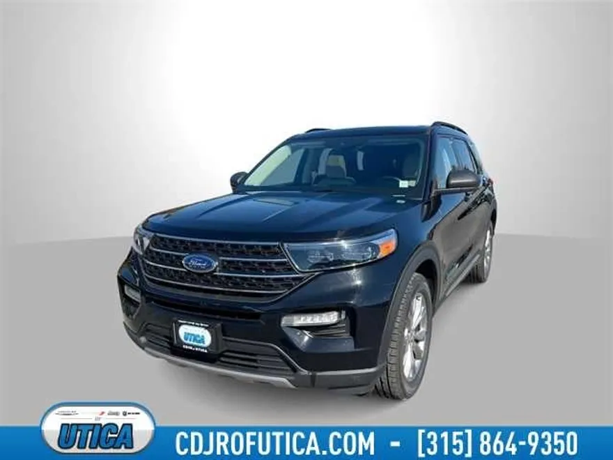 2023 Ford Explorer XLT photo 1