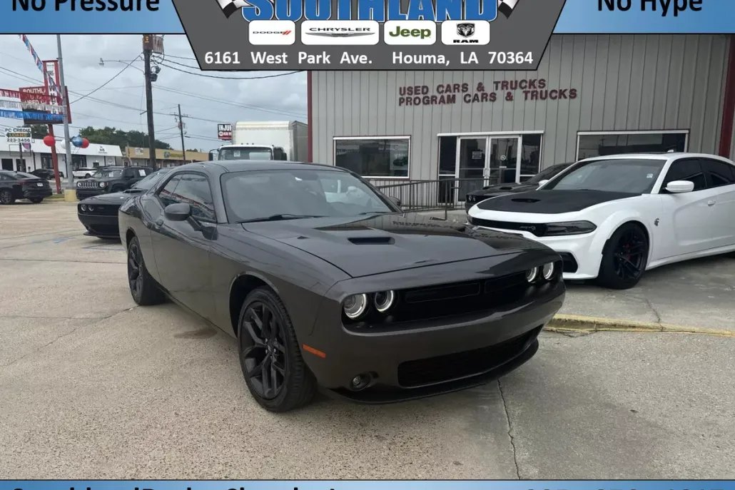 2022 Dodge Challenger SXT photo 1