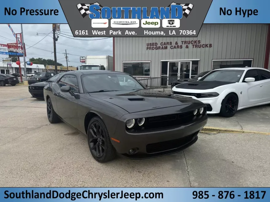 2022 Dodge Challenger SXT photo 1