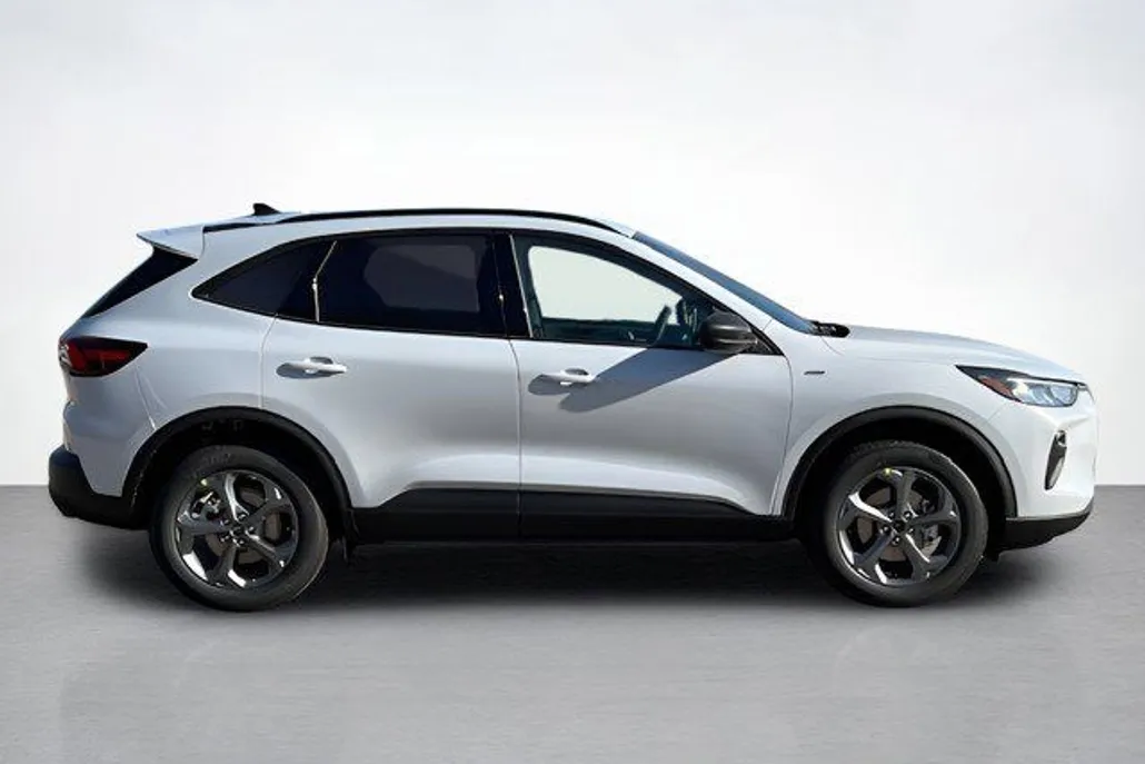 2026 Ford Escape ST-Line photo 1