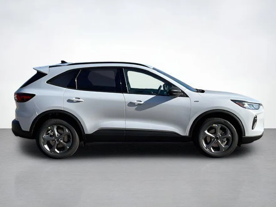 2026 Ford Escape ST-Line photo 1