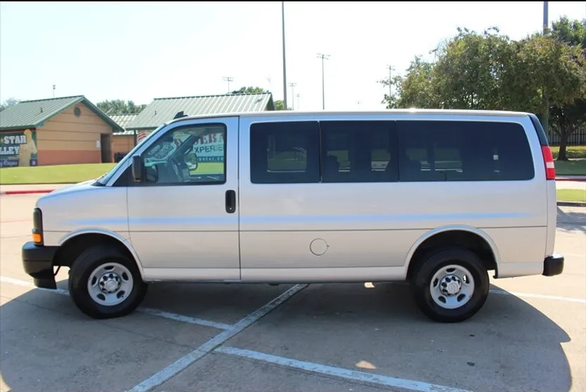 2017 Chevrolet Express LS 2500 photo 1