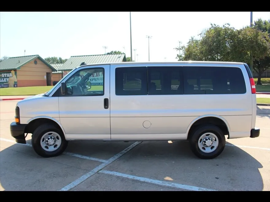 2017 Chevrolet Express LS 2500 photo 1