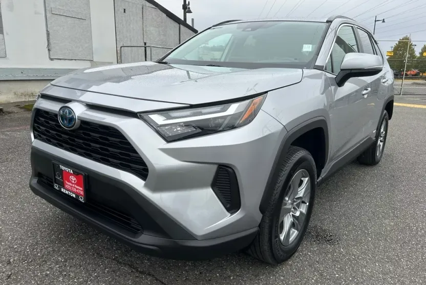 2022 Toyota RAV4 Hybrid XLE photo 1