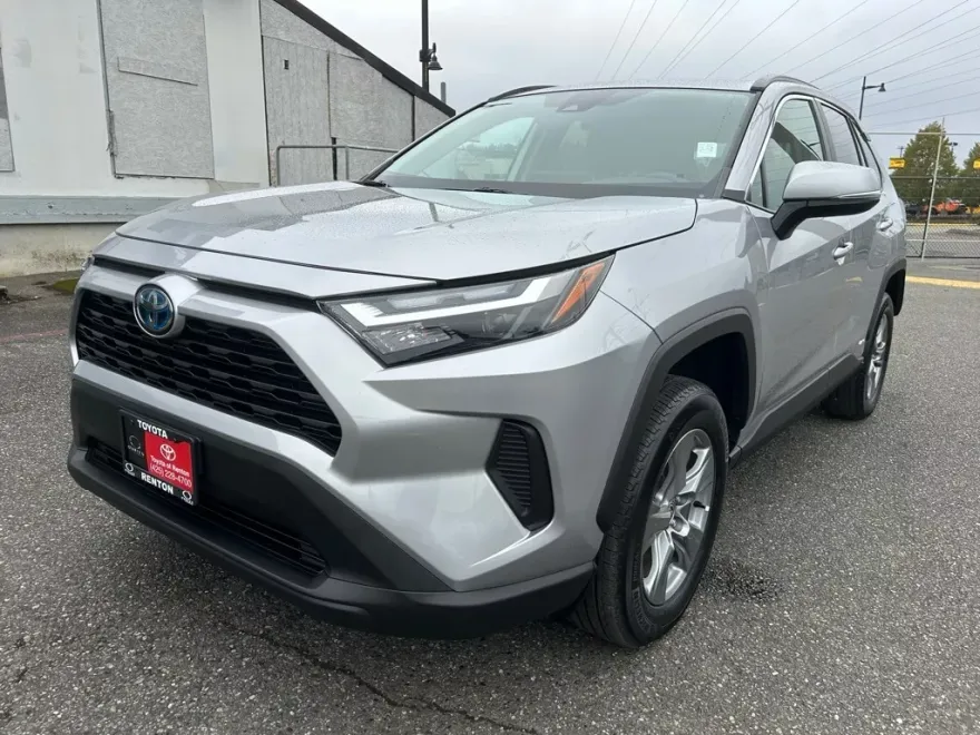 2022 Toyota RAV4 Hybrid XLE photo 1