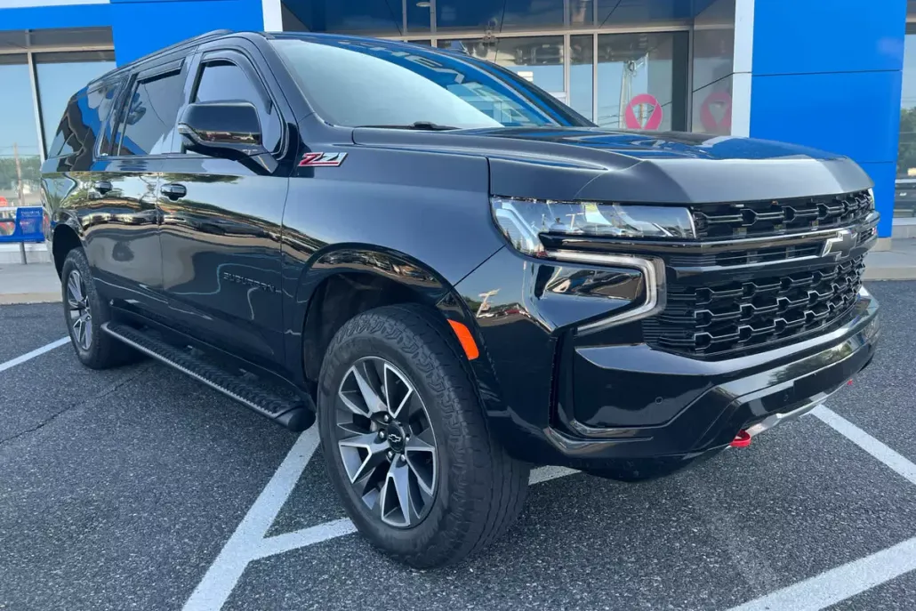 2023 Chevrolet Suburban Z71 photo 1