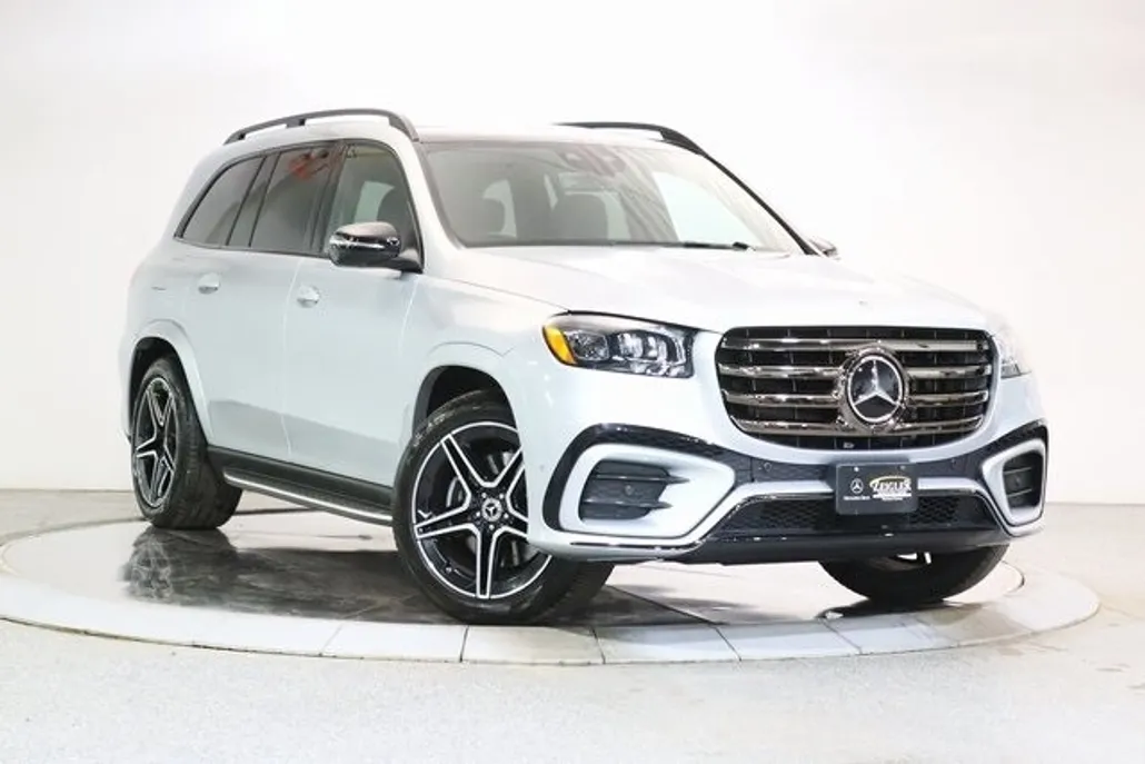 2025 Mercedes Benz GLS 450 4MATIC photo 1
