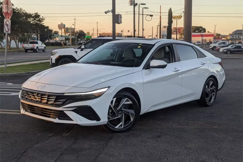 2024 Hyundai Elantra Limited photo 1