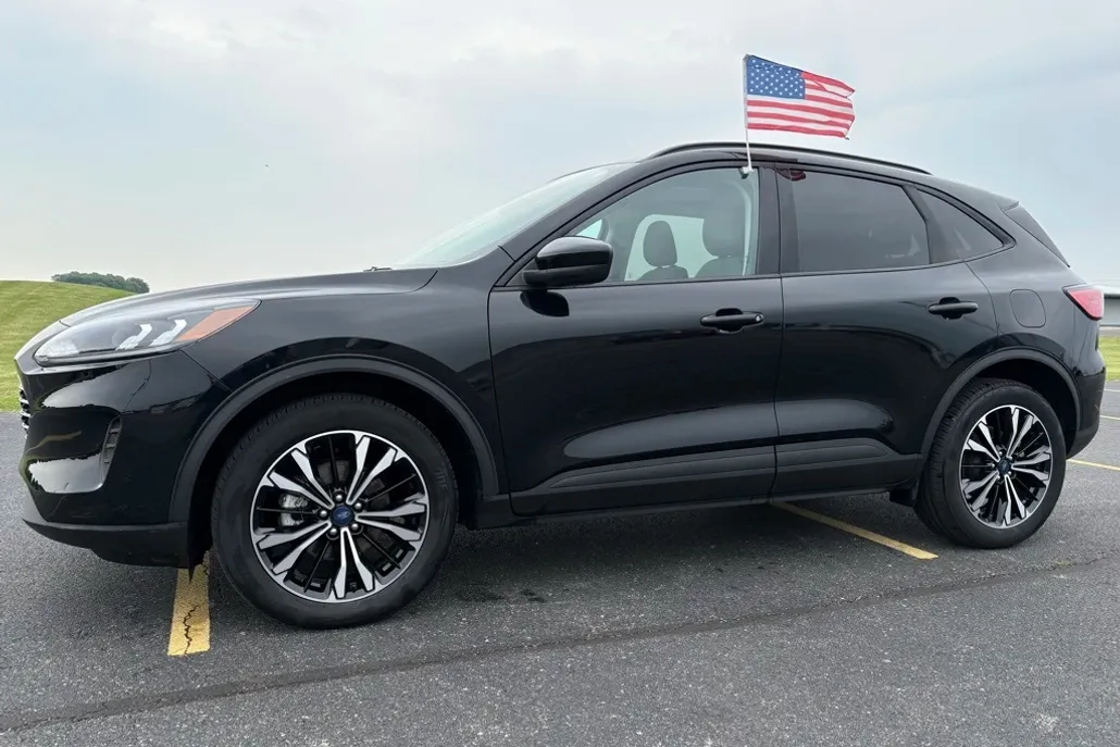 2022 Ford Escape Hybrid SE photo 1