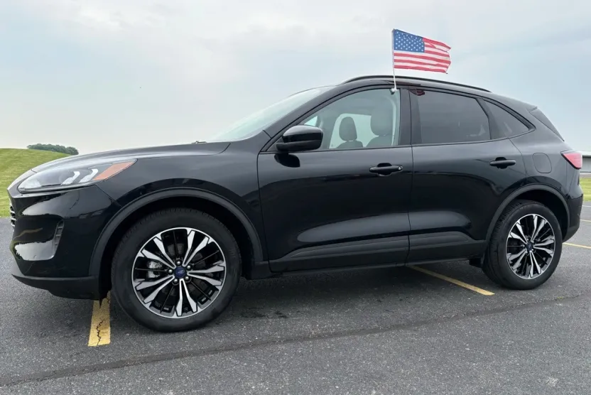 2022 Ford Escape Hybrid SE photo 1