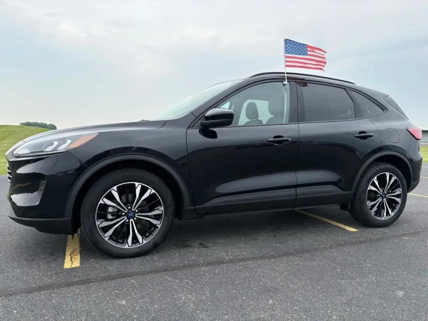 2022 Ford Escape Hybrid SE photo 1