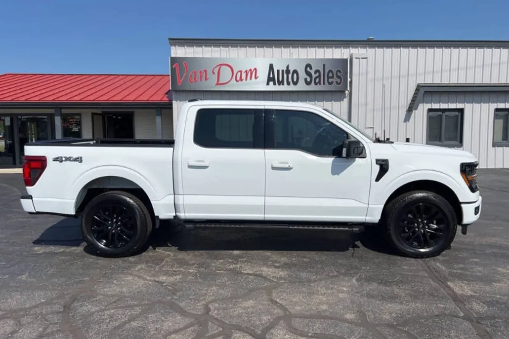 2024 Ford F-150 XLT photo 1