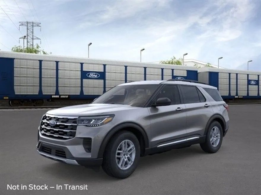 2025 Ford Explorer photo 1