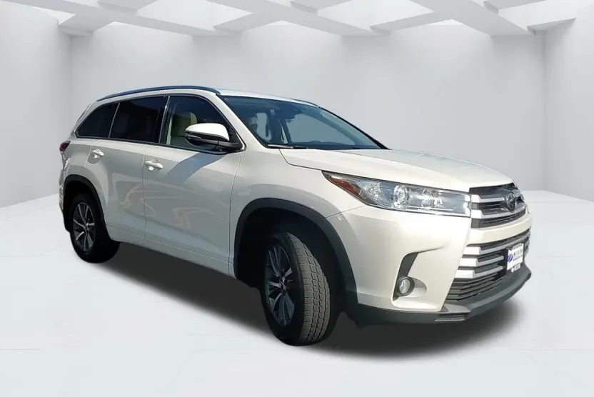 2017 Toyota Highlander XLE photo 1