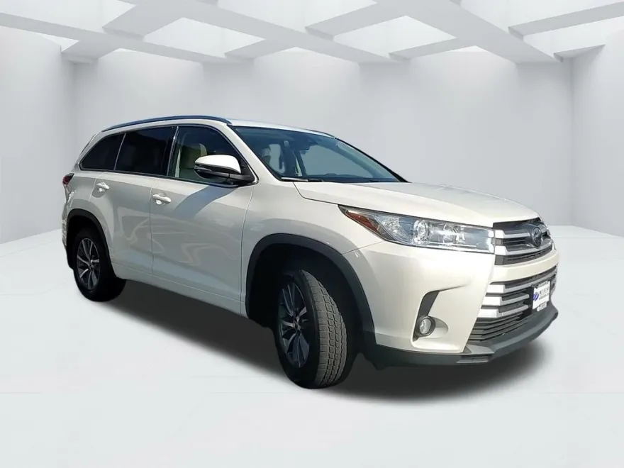 2017 Toyota Highlander XLE photo 1