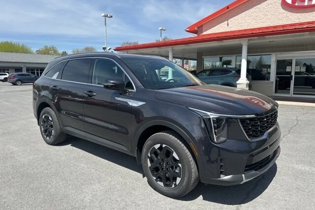 2025 Kia Sorento S photo 1