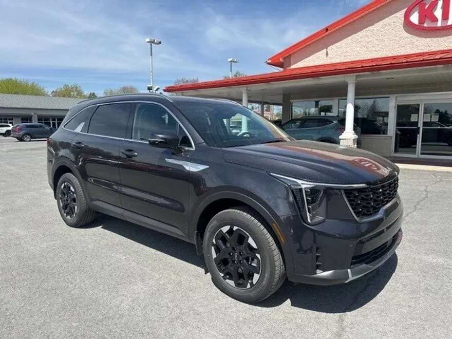 2025 Kia Sorento S photo 1