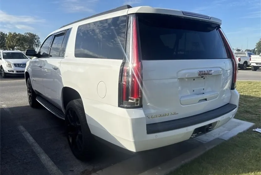 2020 Gmc Yukon XL SLT photo 1