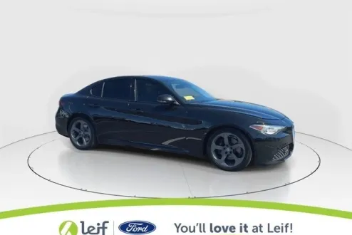 2017 Alfa Romeo Giulia Base photo 2