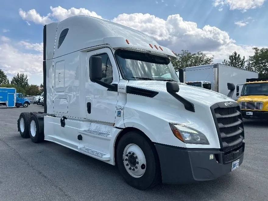 2020 Freightliner Cascadia 126" Sleeper Cab photo 1