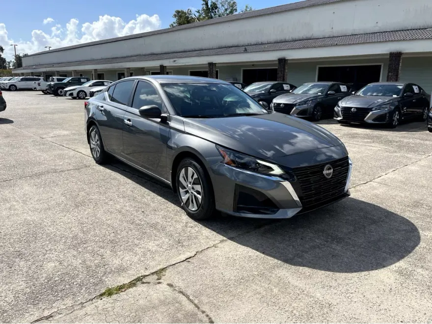 2025 Nissan Altima S photo 1