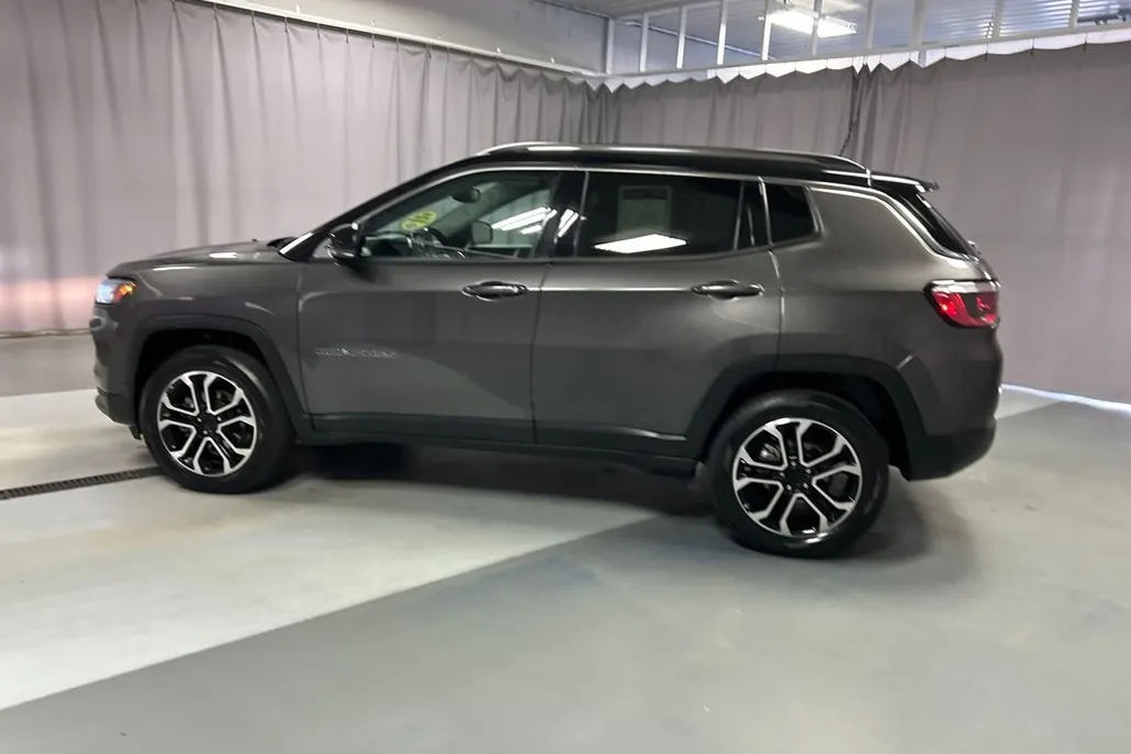 2022 Jeep Compass Limited photo 1