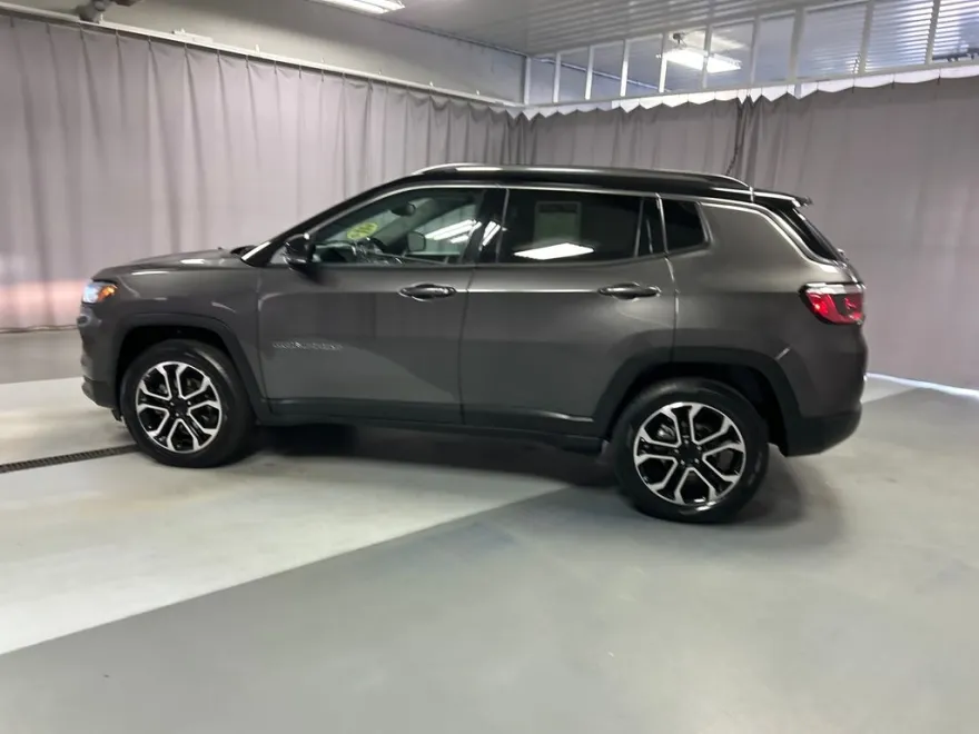 2022 Jeep Compass Limited photo 1