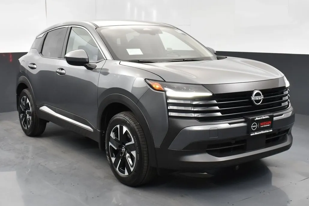2025 Nissan Kicks SV photo 1