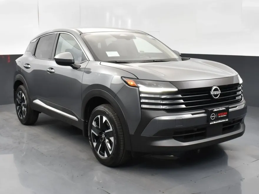 2025 Nissan Kicks SV photo 1